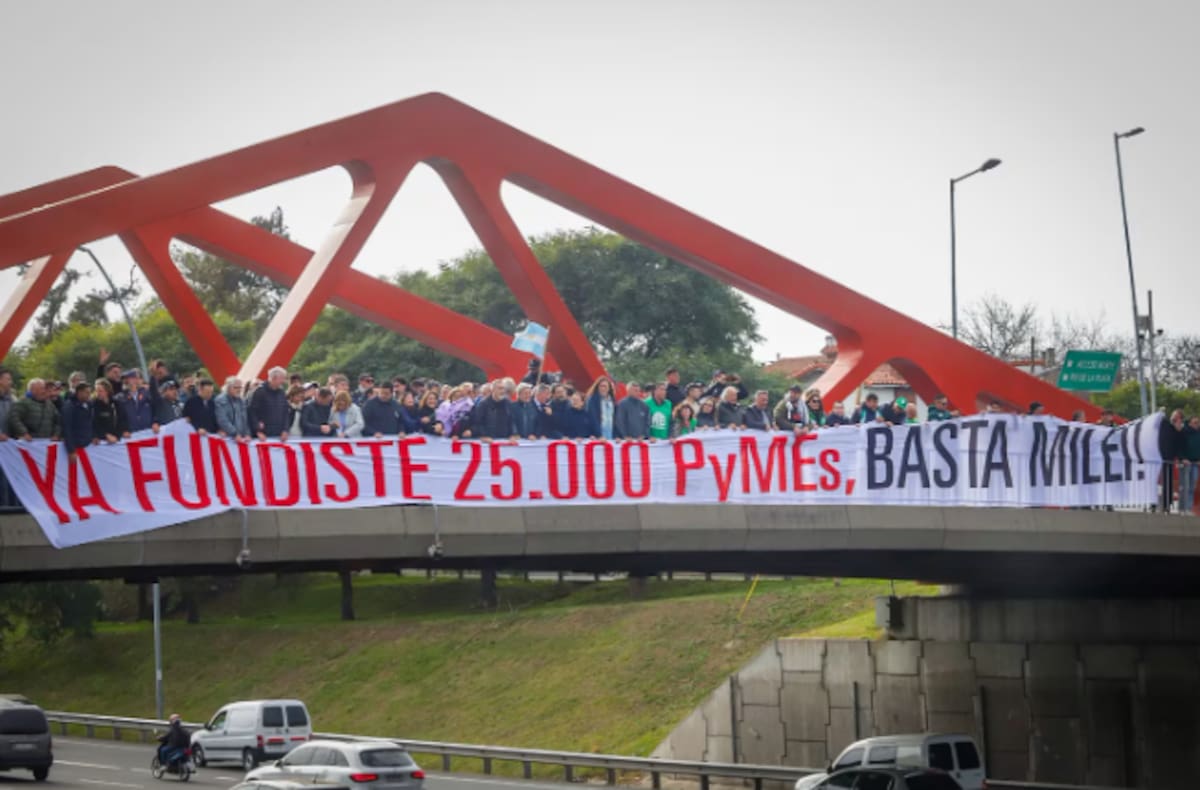 Protesta en General Paz por el cierre de pymes.