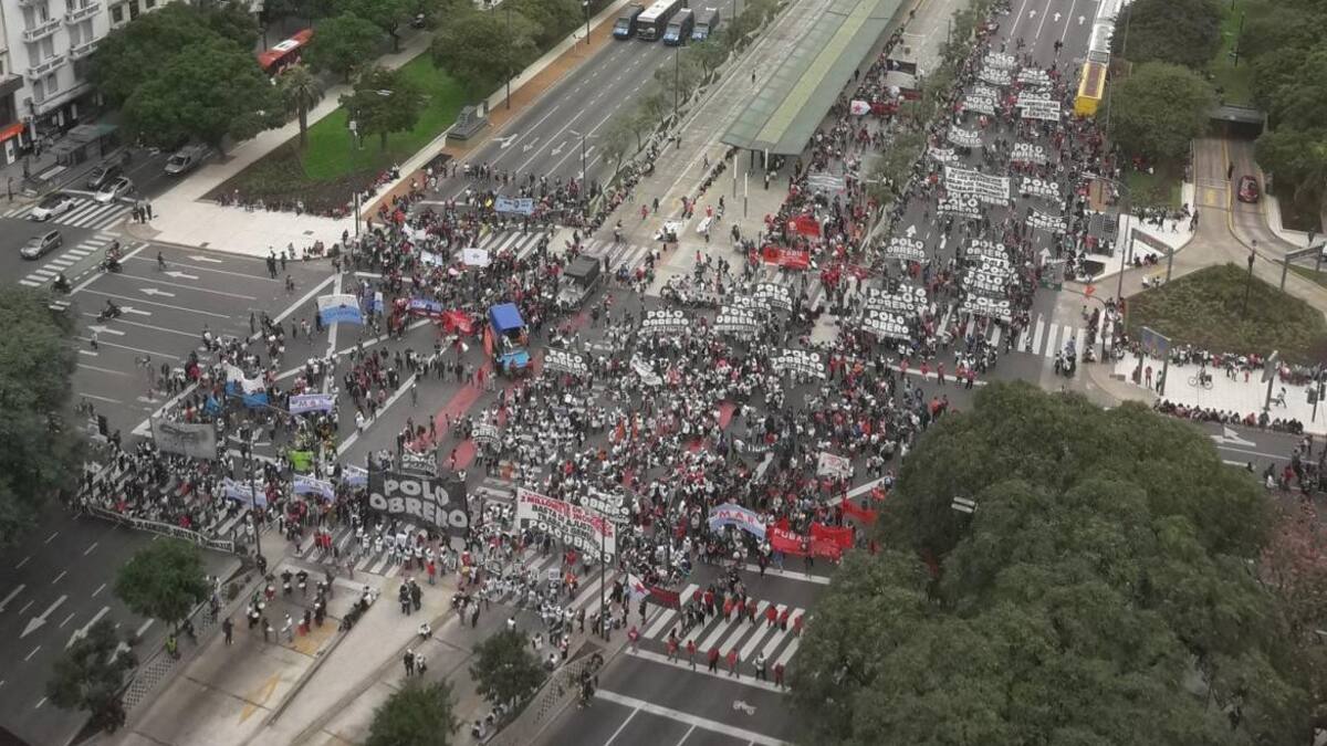 Protesta y caos sobre la Avenida 9 de Julio