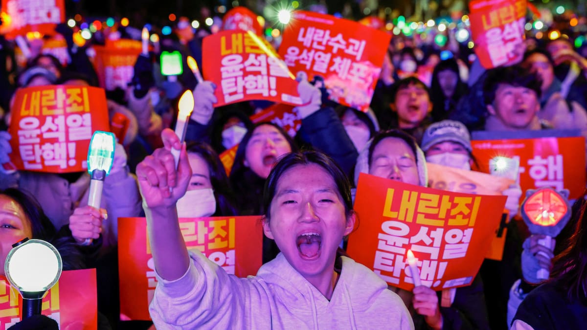 Protestas en Corea del Sur para pedir la destitución de Yoon Suk-yeol. Foto: REUTERS.