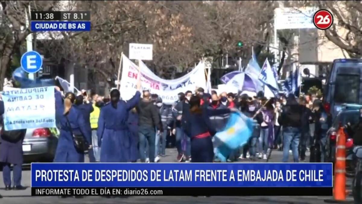 Protestas trabajadores LATAM frente a la embajada de Chile
