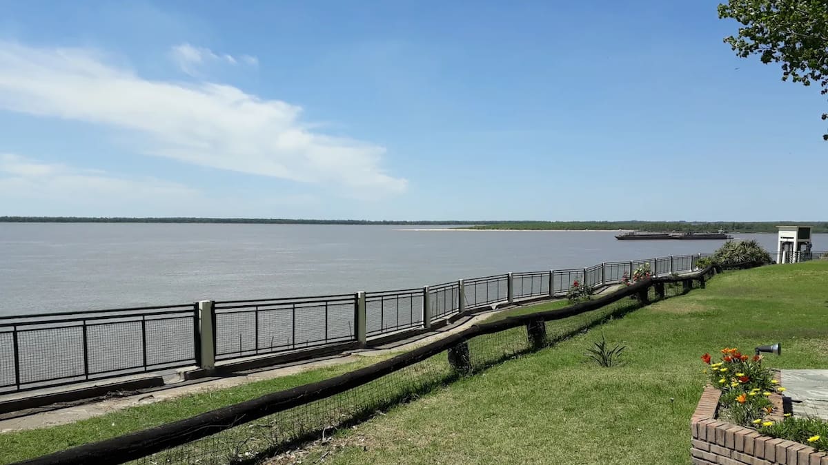 Ni Mar del Plata ni Córdoba: el pueblo a 280 km de CABA con asados en la barranca, bungalows y la mejor vista al río