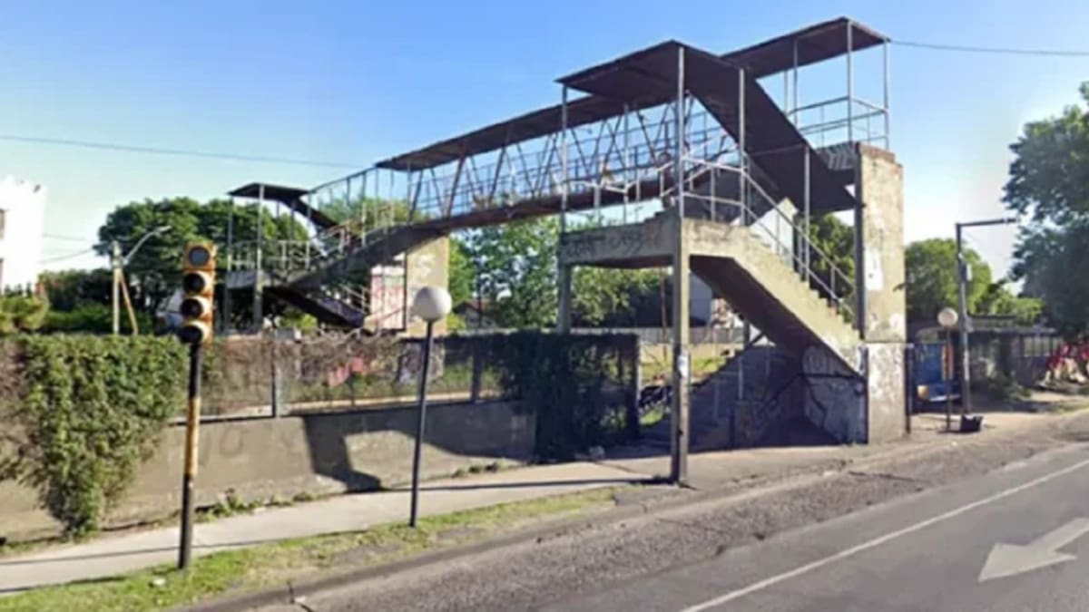 Puente desde donde intentó suicidarse. Foto: NA.