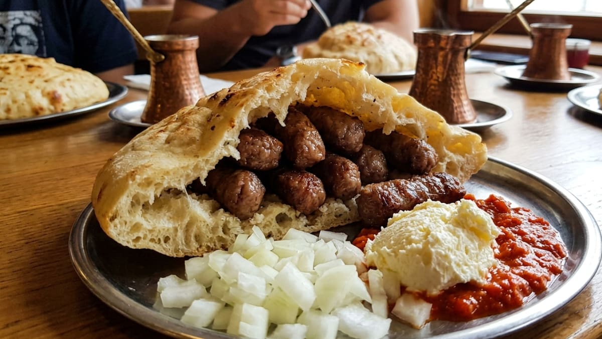 Qué es el ćevapi de Bosnia y cómo prepararlo: la receta en 6 pasos