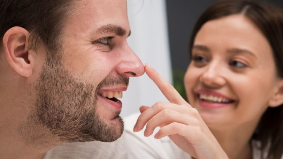 Qué significa tocarse la nariz