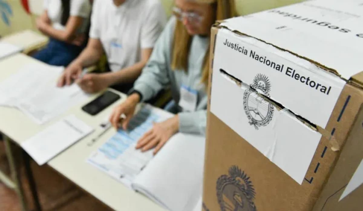 Junta Electoral convocó al gobierno por el pedido de reimpresión de boietas.