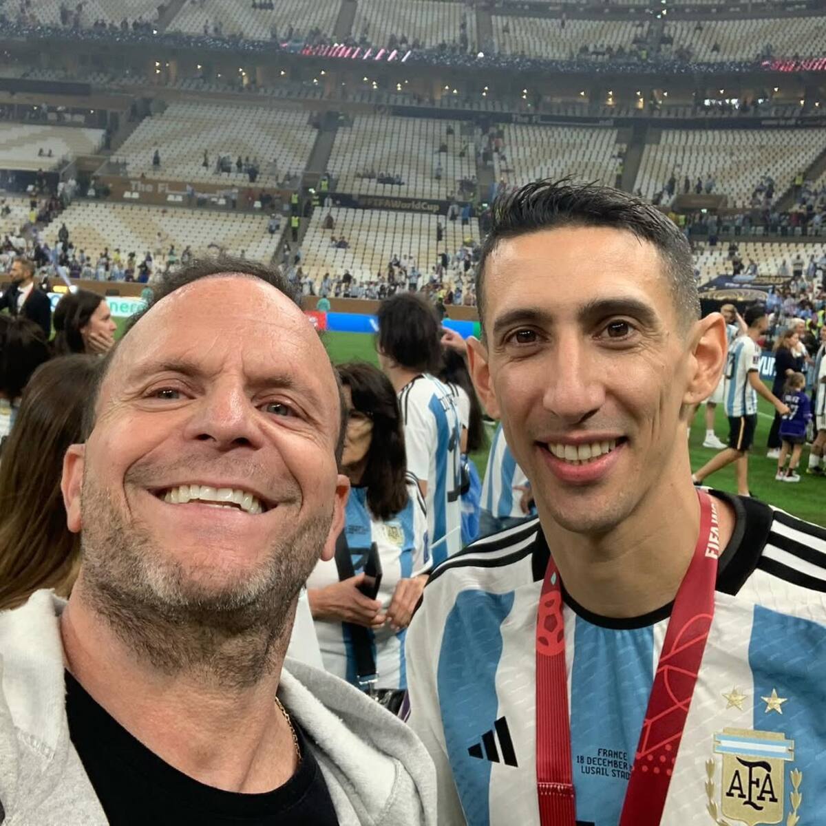 Quique Felman junto a Ángel Di María.