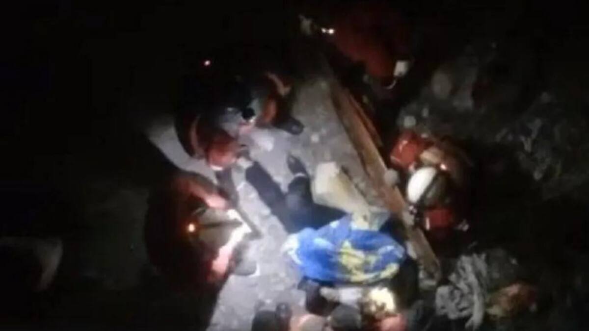 Quisieron violarla y como no pudieron, la tiraron de un puente en Jujuy: está grave