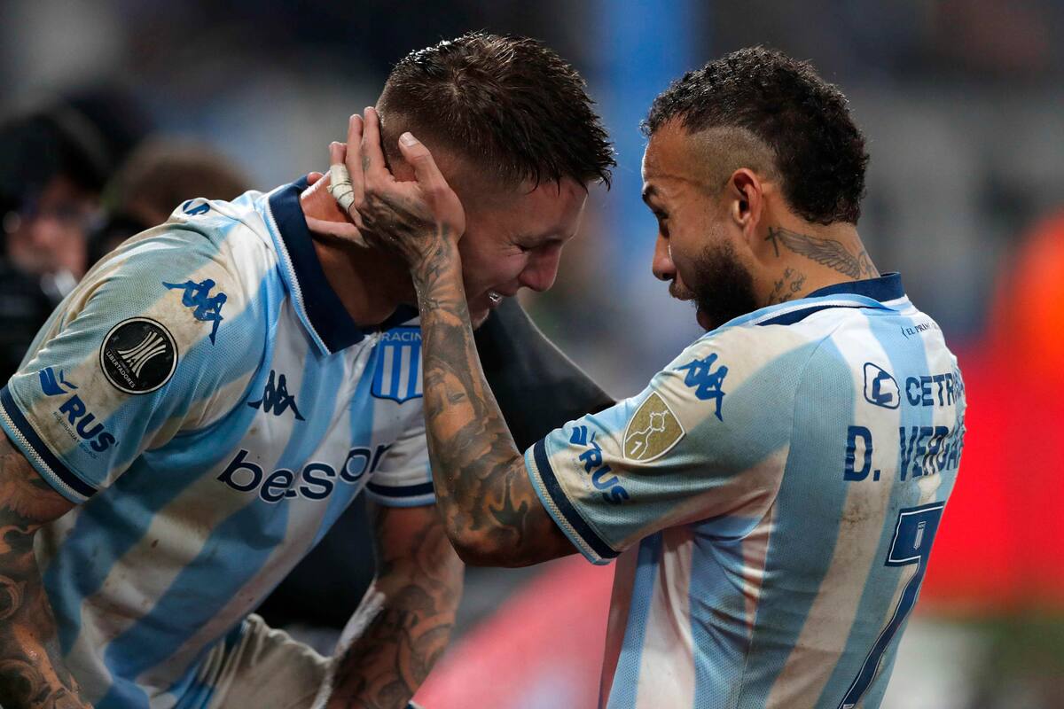 Racing clasificó de manera agónica ante Peñarol en Copa Libertadores.