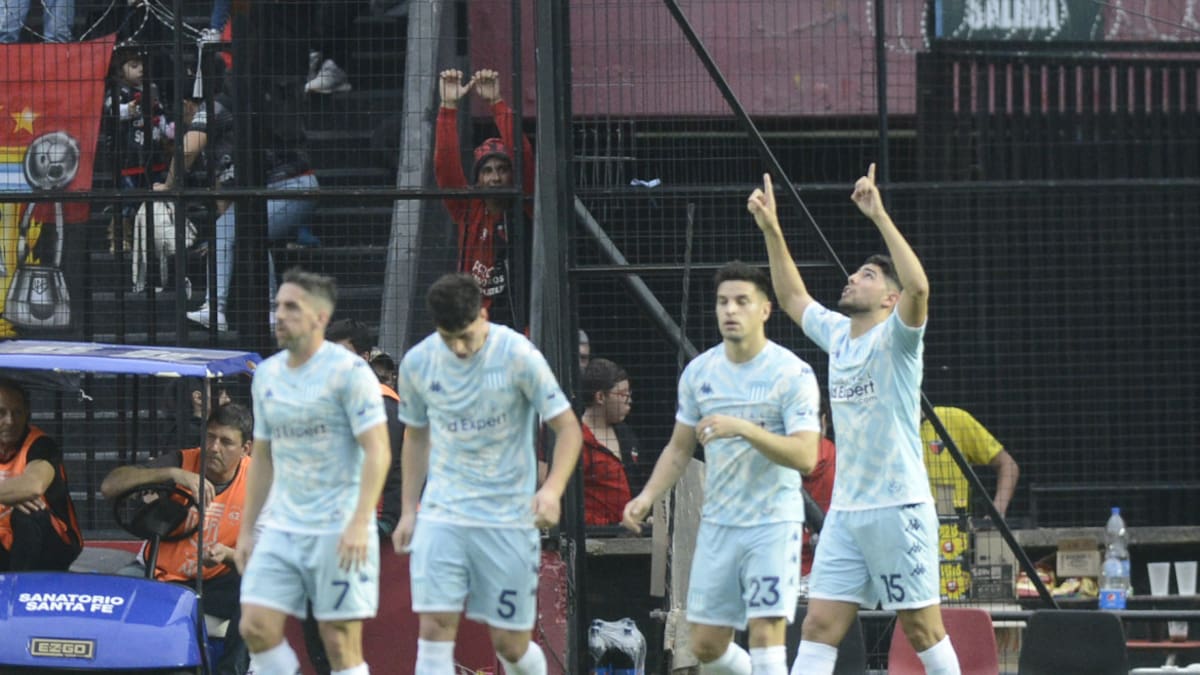 Racing le ganó a Colón en Santa Fe. Foto: Télam.