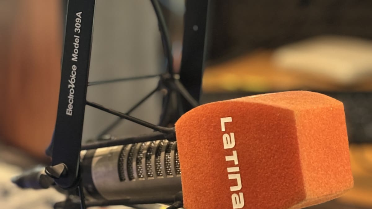 Radio Latina. FM 101.1 o canales 1007 (HD) o 4002 (4K) en Telecentro.