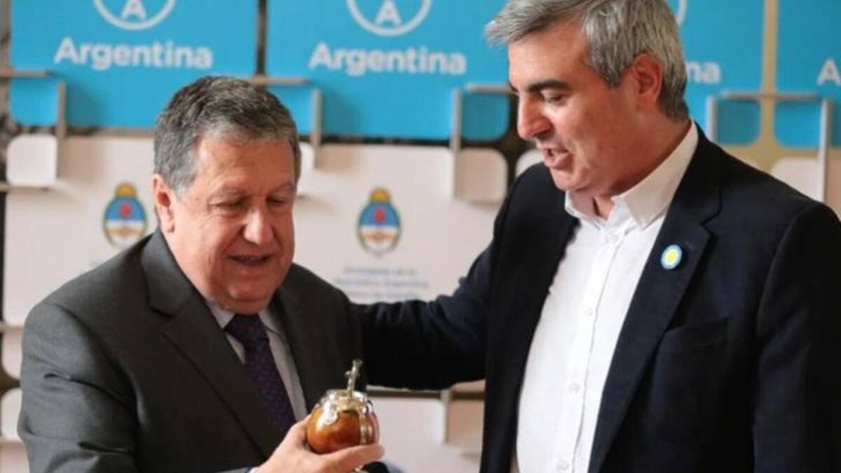 Ramón Puerta, embajador en España, y Francisco Durañona, intendente de San Antonio de Areco