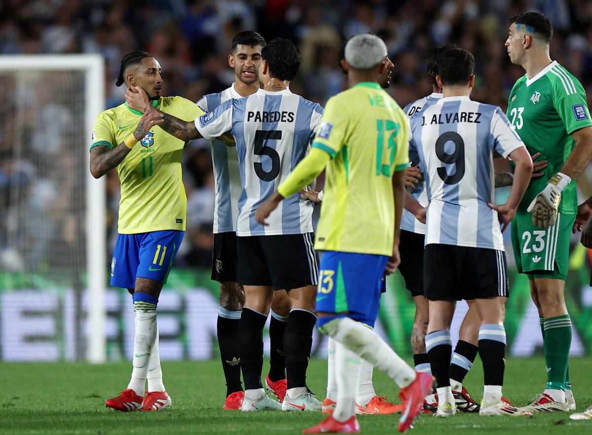 Raphinha, el centro de las críticas tras la victoria de Argentina contra Brasil. Foto: REUTERS/Agustin Marcarian.
