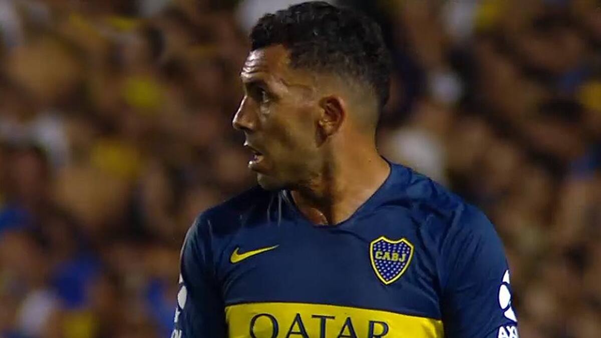 Reacción de Tevez al ser reemplazado en la Bombonera, Boca Juniors, fútbol, deportes