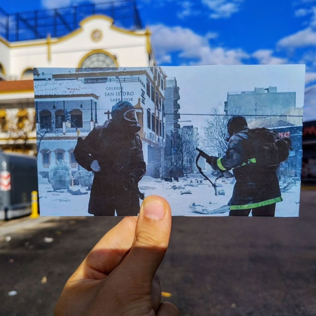 Reconstruyó con fotos las escenas de El Eternauta. Foto: Instagram/gonzazegarra