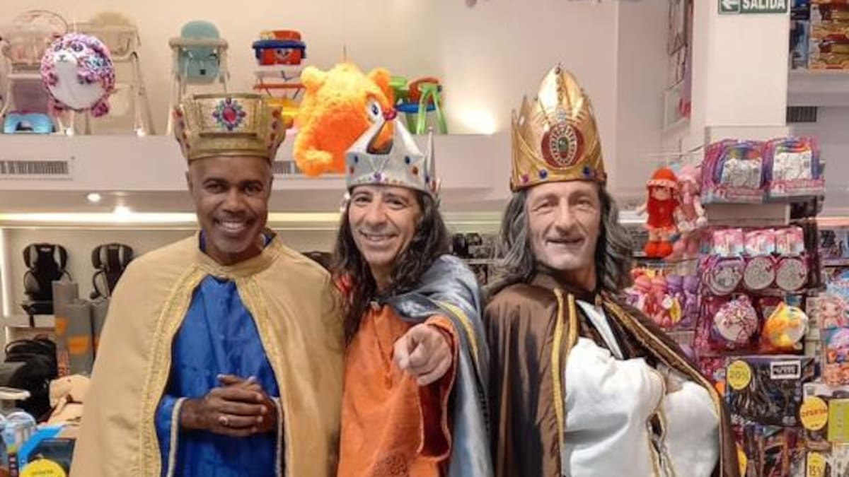 Los Reyes Magos recorren hospitales y jugueterías para llevar juegos, ilusión y juguetes argentinos