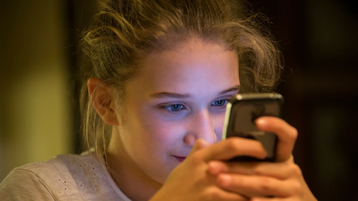 Francia se convirtió en el primer país de Europa en prohibir las redes sociales para menores de 15 años: qué dice la nueva ley