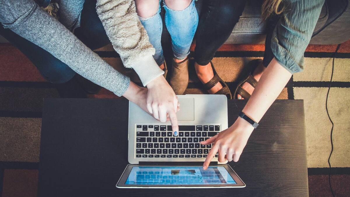 Redes sociales; aplicaciones; adolescentes. Foto: Unsplash.