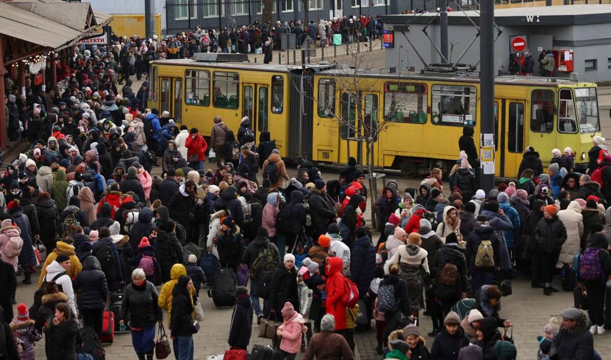 Refugiados ucranianos esperando los autobuses para evacuar, Reuters