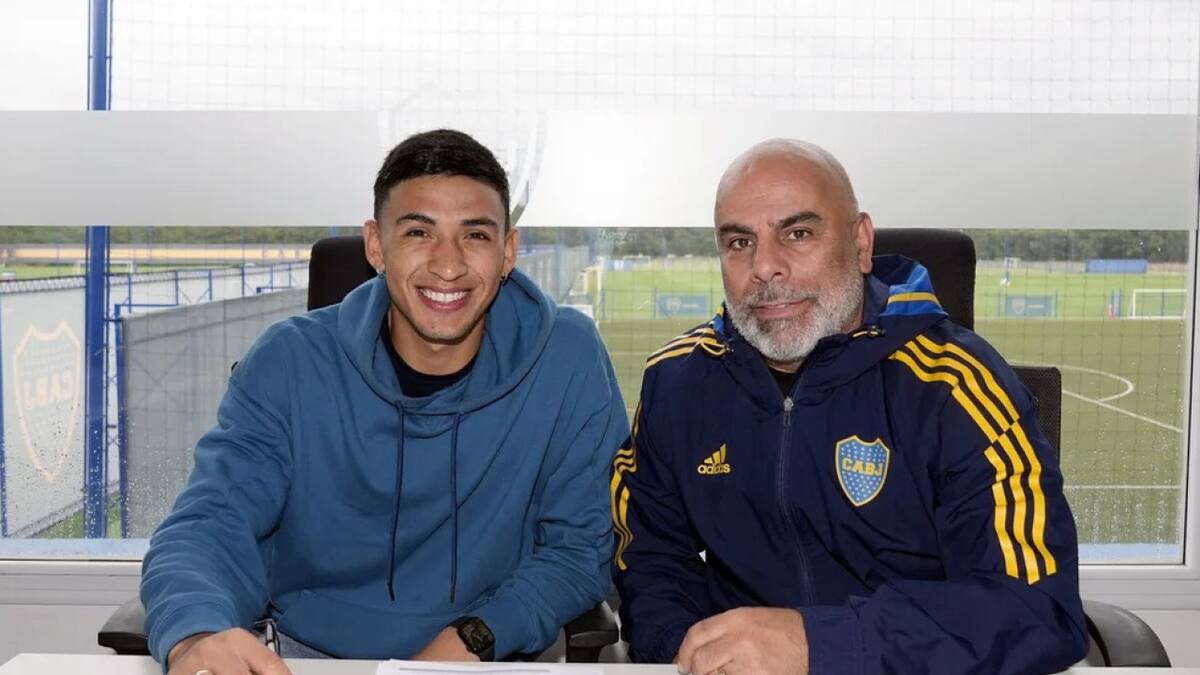 Renovación de contrato de Equi Fernández con Boca. Foto: @Bocajuniors.