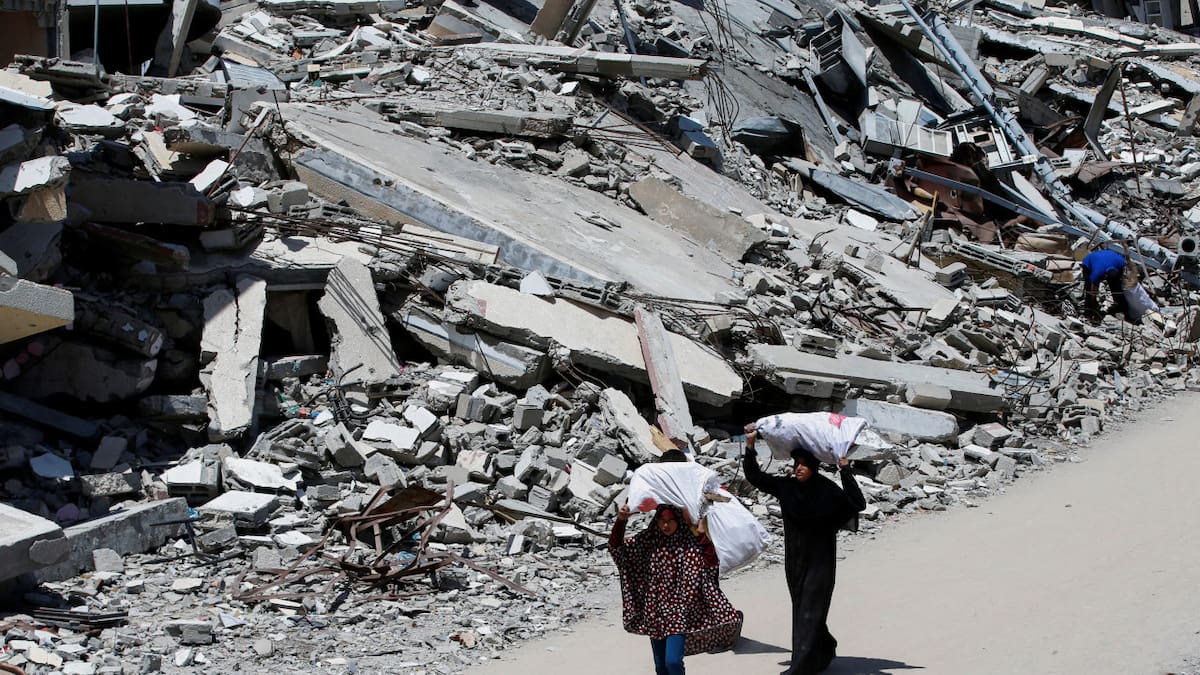 Reparto de ayuda humanitaria en la Franja de Gaza. Foto: REUTERS/Mahmoud Issa.