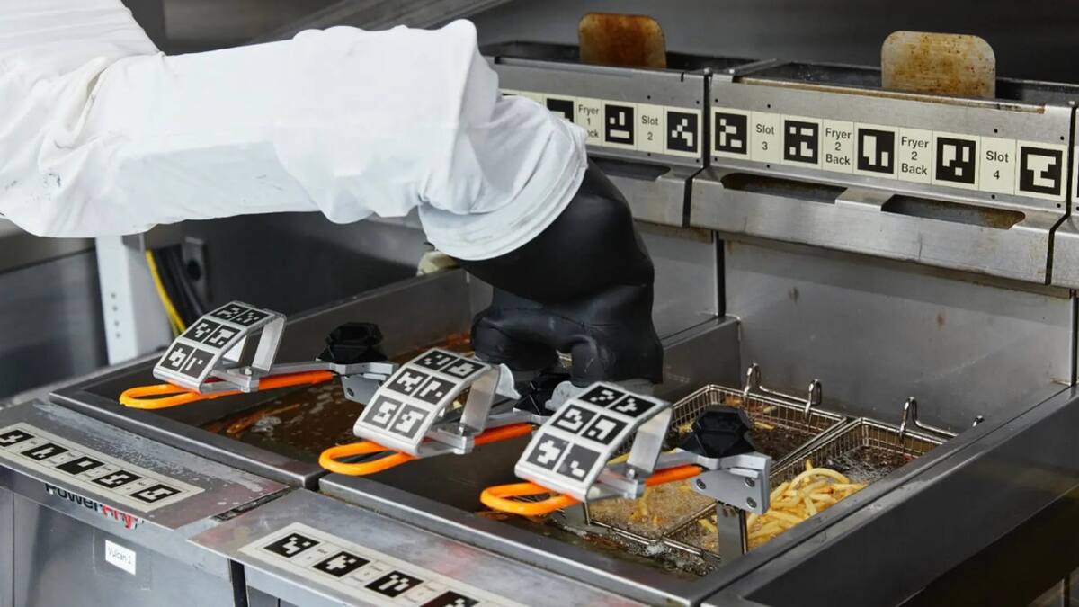 Restaurant atendido por robots en Pasadena, Estados Unidos. Foto Twitter @OwenGregorian.