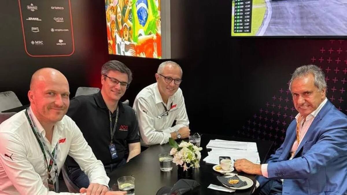 Reunión de Daniel Scioli con autoridades de la Fórmula 1 en Brasil. Foto: NA.