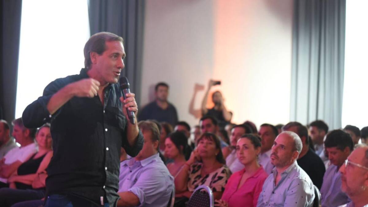 Reunión de gestión de Julio Garro en La Plata. Foto: Prensa.