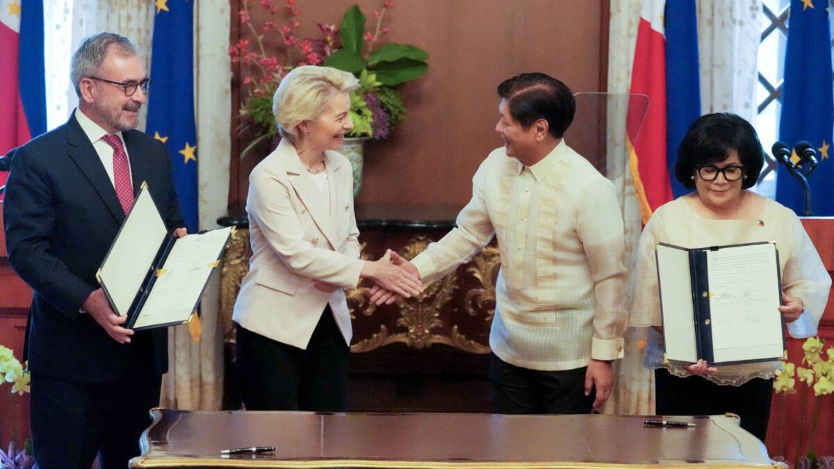 Reunión de Úrsula Von der Leyen, presidenta de la Comisión Europea, con el mandatario filipino, Ferdinand Marcos Jr. Foto: Reuters.