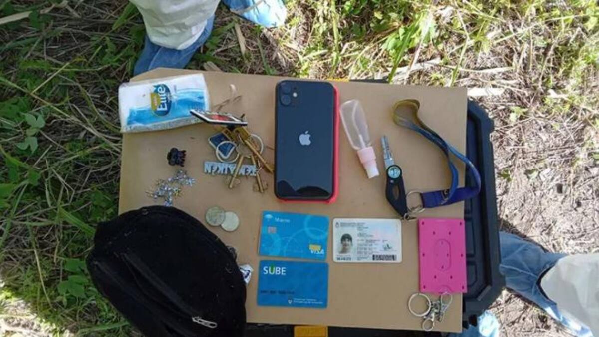 Riñonera de Betiana Rossi hallada en un descampado