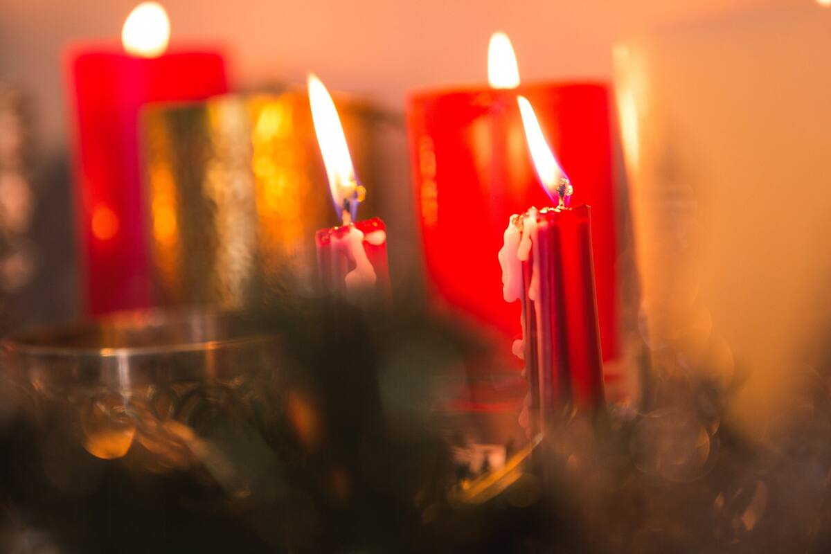 Ritual, vela roja, vela. Foto: Freepik.