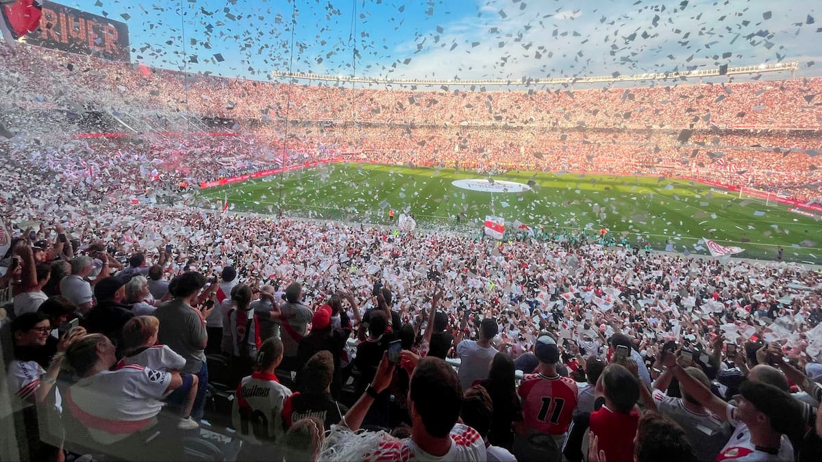 La Justicia prohibió los papelitos en los estadios de la Ciudad de Buenos Aires tras el incidente en el Monumental