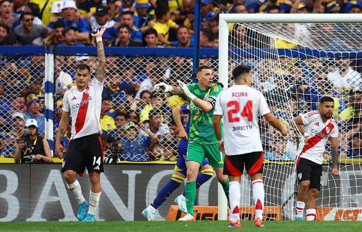 River pide mano de Milton Giménez en el agónico empate de Boca en el Superclásico. Foto: Reuters