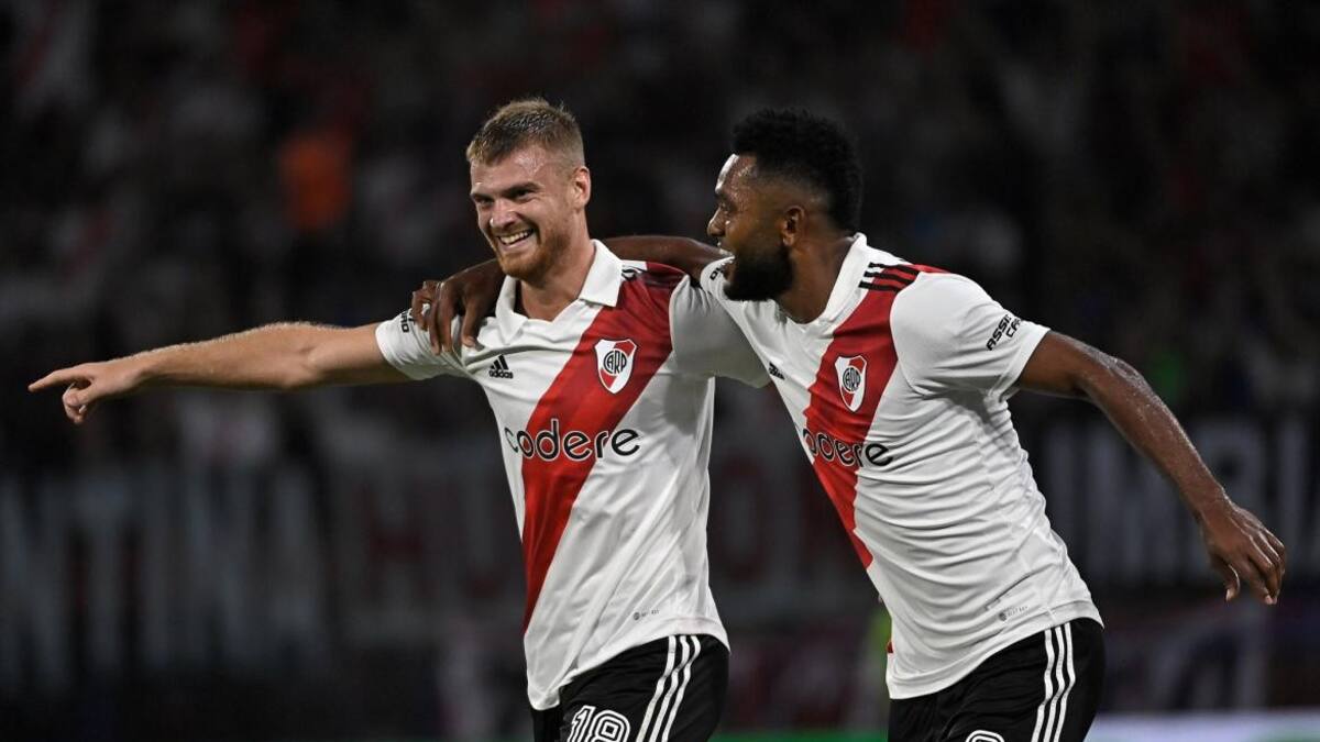 River vs. Racing de Córdoba, NA