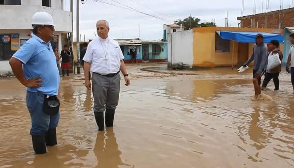 Robert Prevost, el ahora papa León XIV, mientras vivía en Perú. Foto: X / @OutPeru.