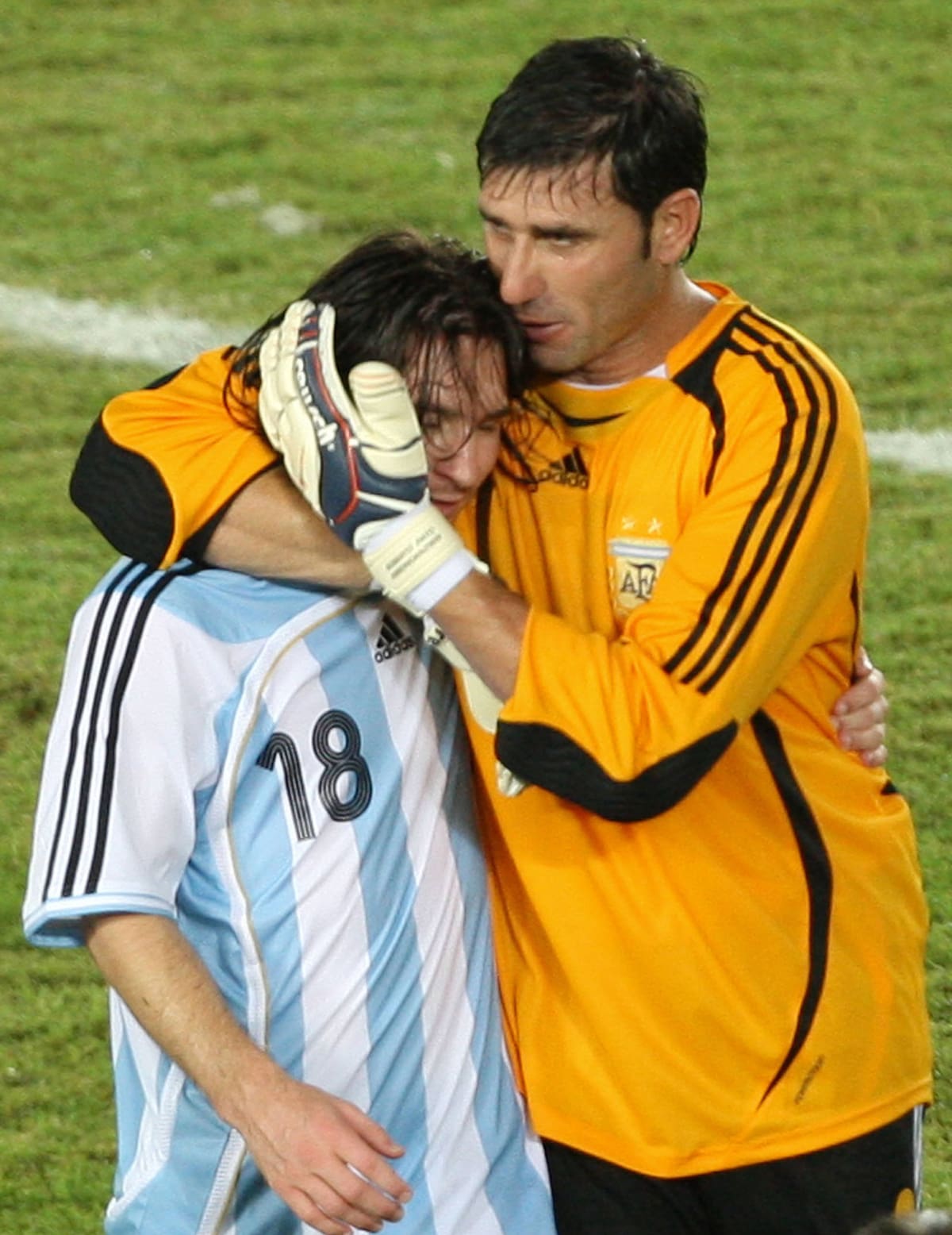 Roberto Abbondanzieri y Lionel Messi. Foto: NA.