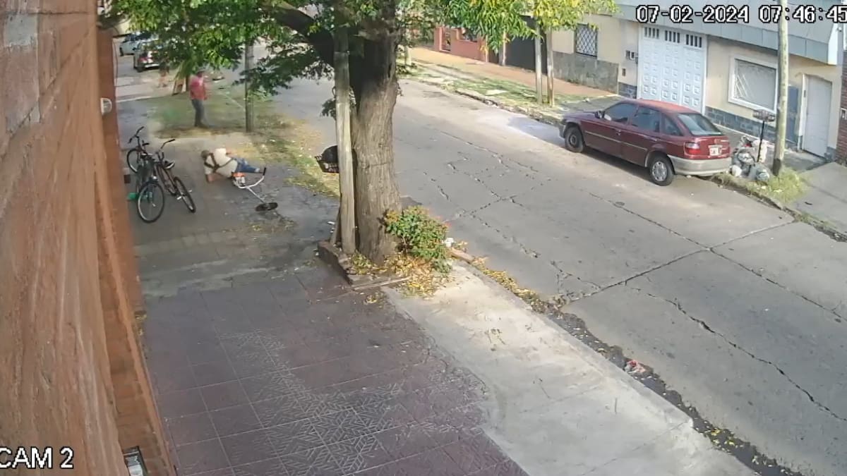 Caseros: cortaba el pasto en la vereda, quedó en medio de un tiroteo y murió de un balazo