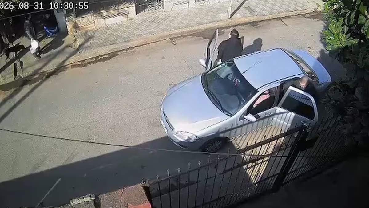 Pasó en Córdoba: fue a cobrar la jubilación con su abuelo y acusó al chofer de una aplicación de robarles una mochila con todo el dinero