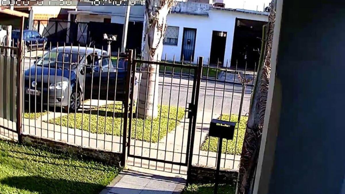 Robo a mujer con su hijo dentro del auto, Almirante Brown