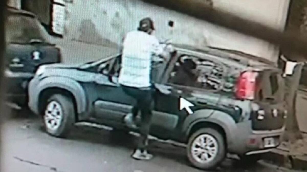 Robo de autos, ladrón, Foto captura cámara de seguridad