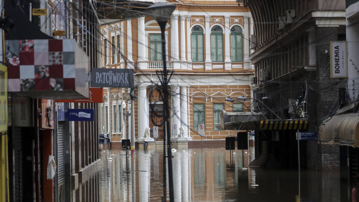 Robos vinculados con las inundaciones en Porto Alegre. Foto: EFE