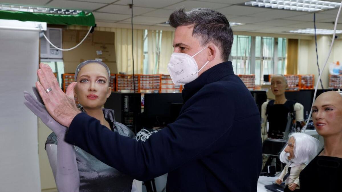 Robot social Sophia, REUTERS