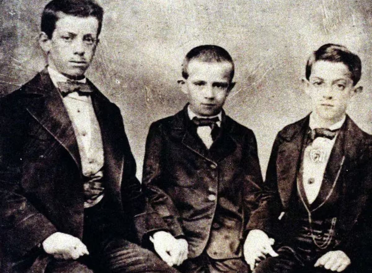 Roca en el Colegio Nacional de Concepción del Uruguay co sus primos Eduardo y Florencio Reboredo