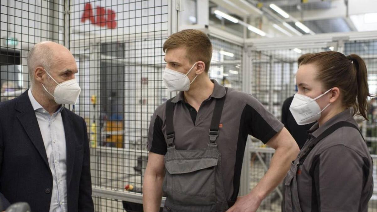 Rodríguez Larreta, en Berlín, Alemania, recorrió un centro de formación donde los jóvenes realizan prácticas educativas en ámbitos laborales. Foto NA