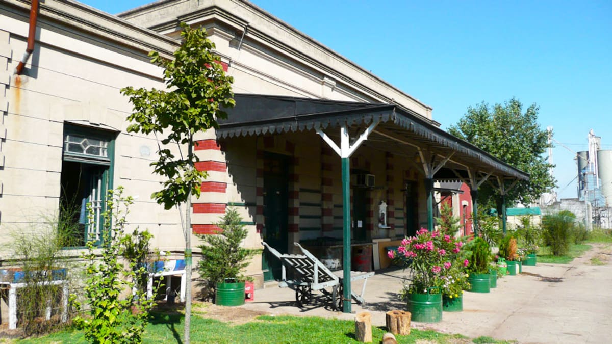 Un rincón histórico digno de una escapada: el pueblito del interior bonaerense que marcó la infancia y la obra de Ernesto Sábato