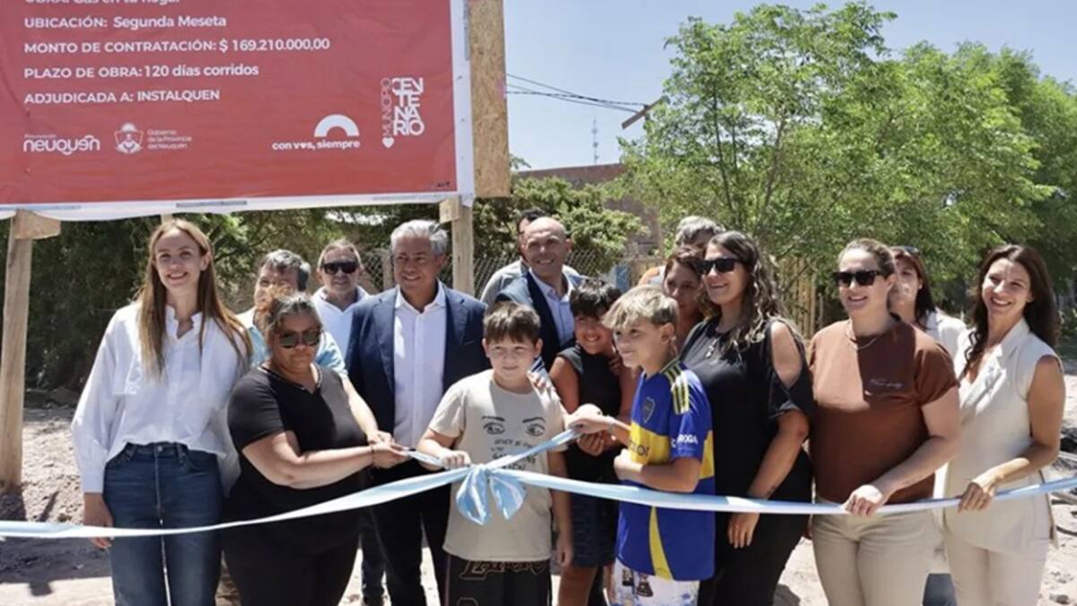 Rolando Figueroa inauguró una nueva ampliación de la red de gas en Centenario, Neuquén