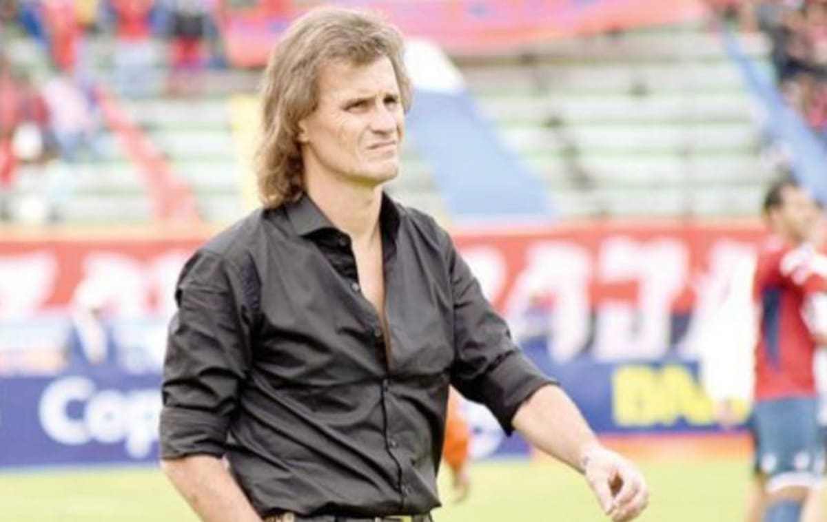 Rubén Insúa, director técnico. Foto: NA.