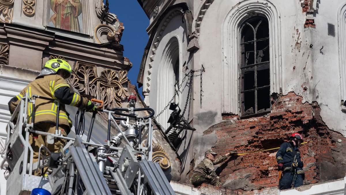 Rusia lanzó un ataque masivo contra Ucrania e incendió la histórica Catedral de de Kiev