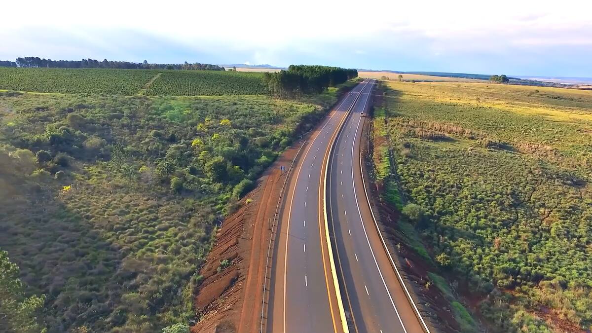 Pasa por la selva, conecta pueblos y lleva a una de las Siete Maravillas del Mundo: la ruta Argentina más impresionante