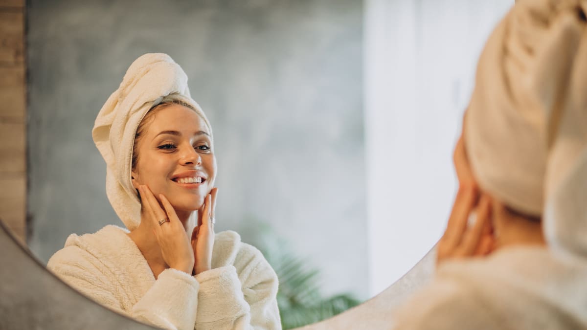 Tener la piel radiante, es posible: el paso a paso para un skincare perfecto con solo tres productos