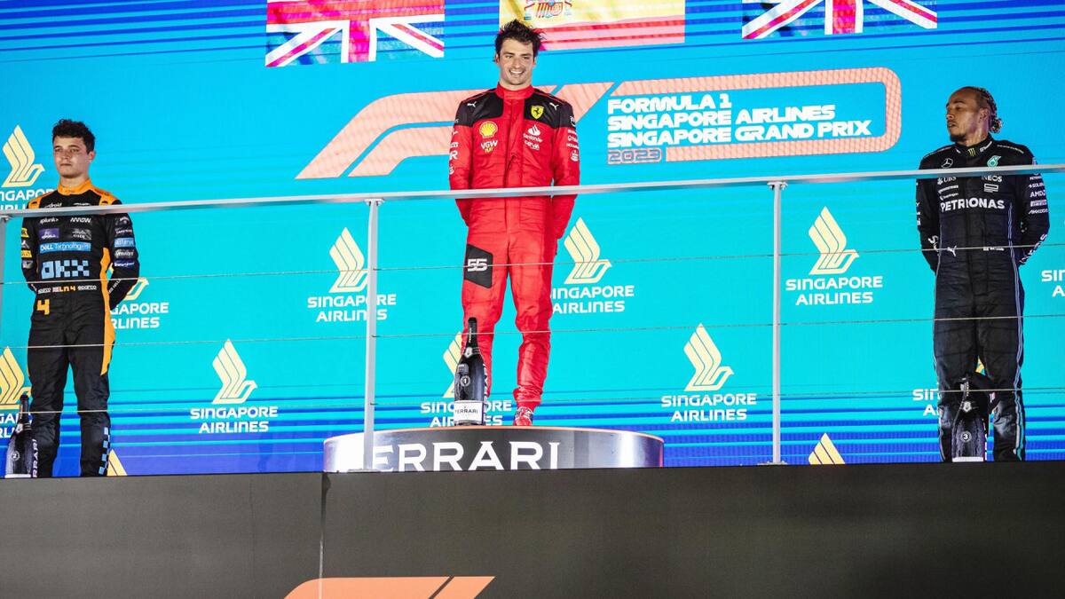 Sainz conquista el GP de Singapur y termina con la racha ganadora de Verstappen. Foto: EFE.